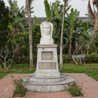 Dang Huy Tu Statue